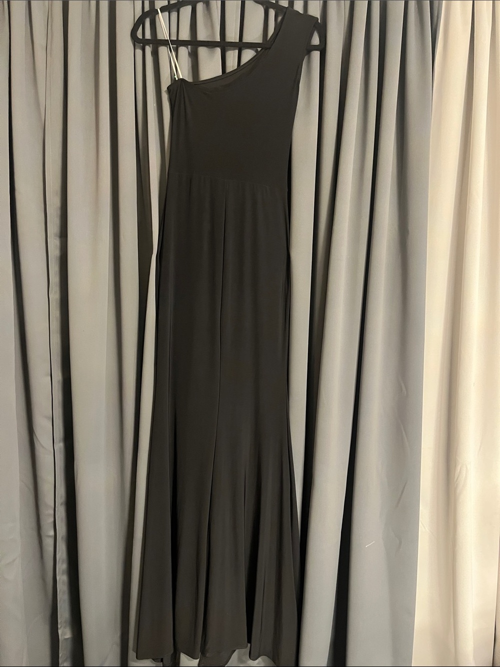 One-Shoulder Black Ruched Evening Dress - Picture 7 of 9
